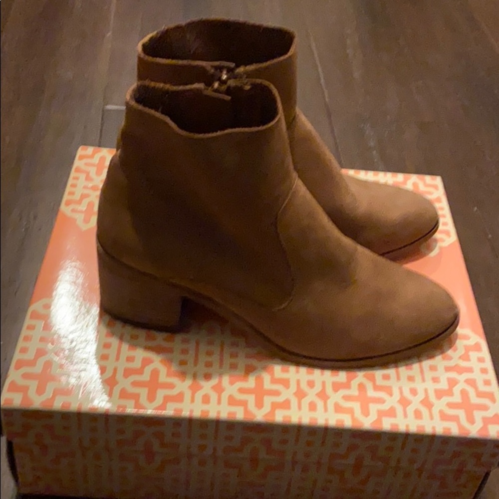 Gianni Bini leather boots
